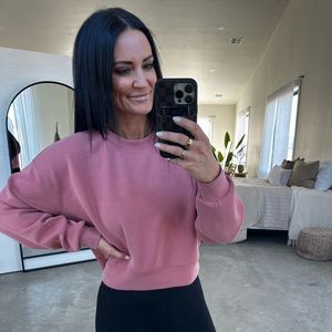 Lululemon perfectly oversized crop crew. Size 4. Light pink/mauve Scuba material